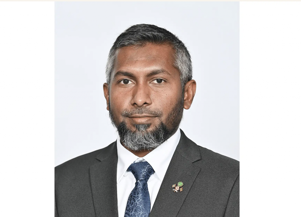Raees office ge cabinet secretary Ahmed BML ge board ah
