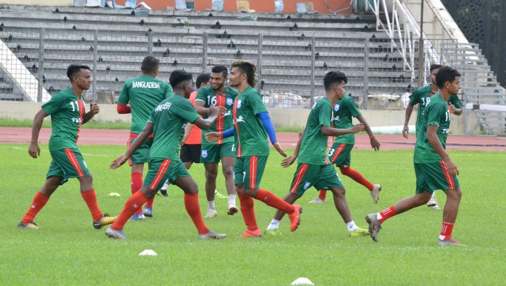 Bangladesh gaumee football squad ge 18 kulhuntheri aku Covid ah positive vejje