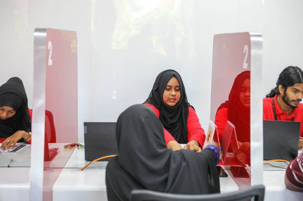 BML ge branch thakaai service center thah maadhamaa hulhuvanee