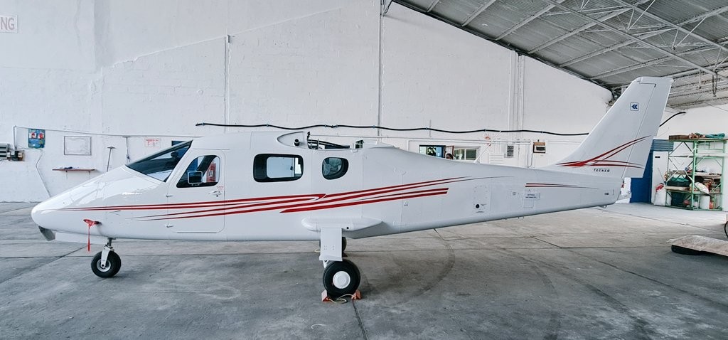 Flying School ah brand eh hadhaidheyne bayaku hoadhanee