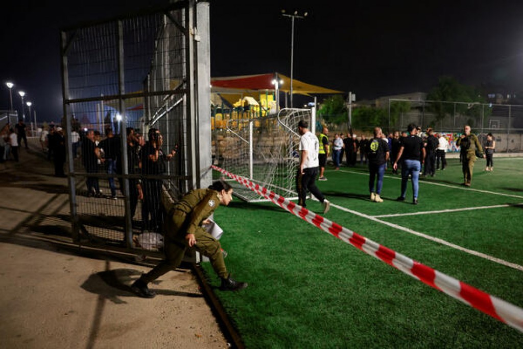 Israel ge aniyaaveri hamalaathakaaeku Lebanon ge football huttumakah