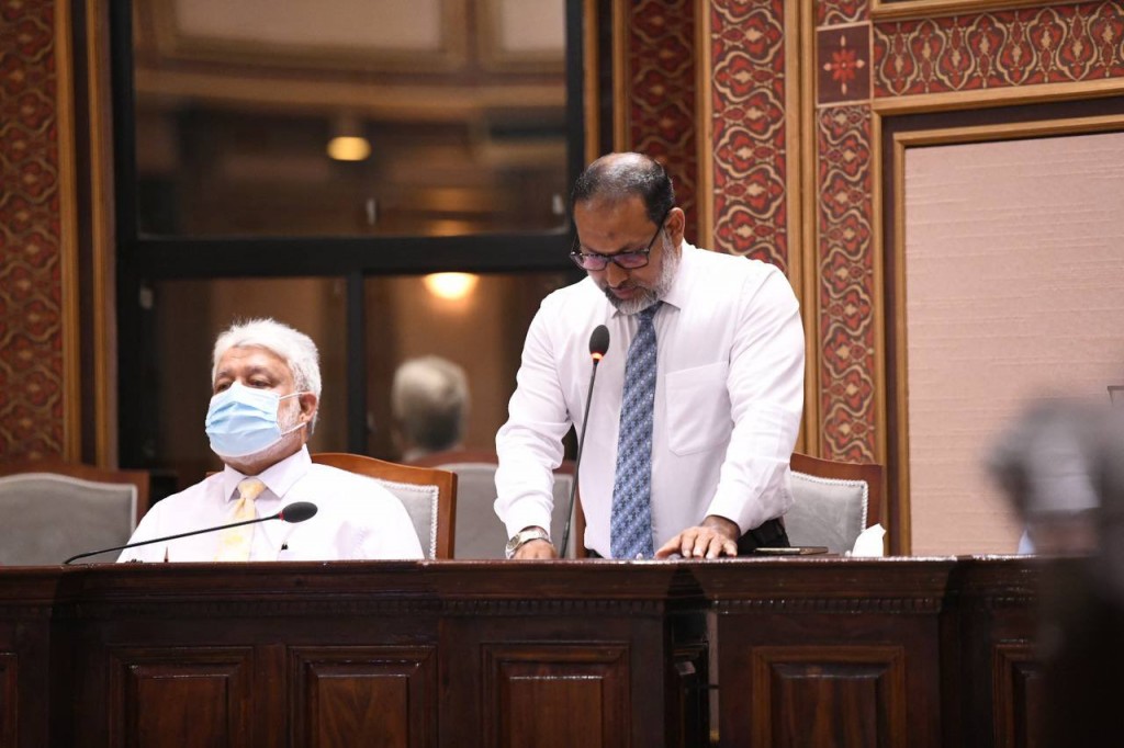 Maruge hukum thanfeezu kurumaa gulhey gothun Minister Imran aa maadhamaa suvaalu kuranee