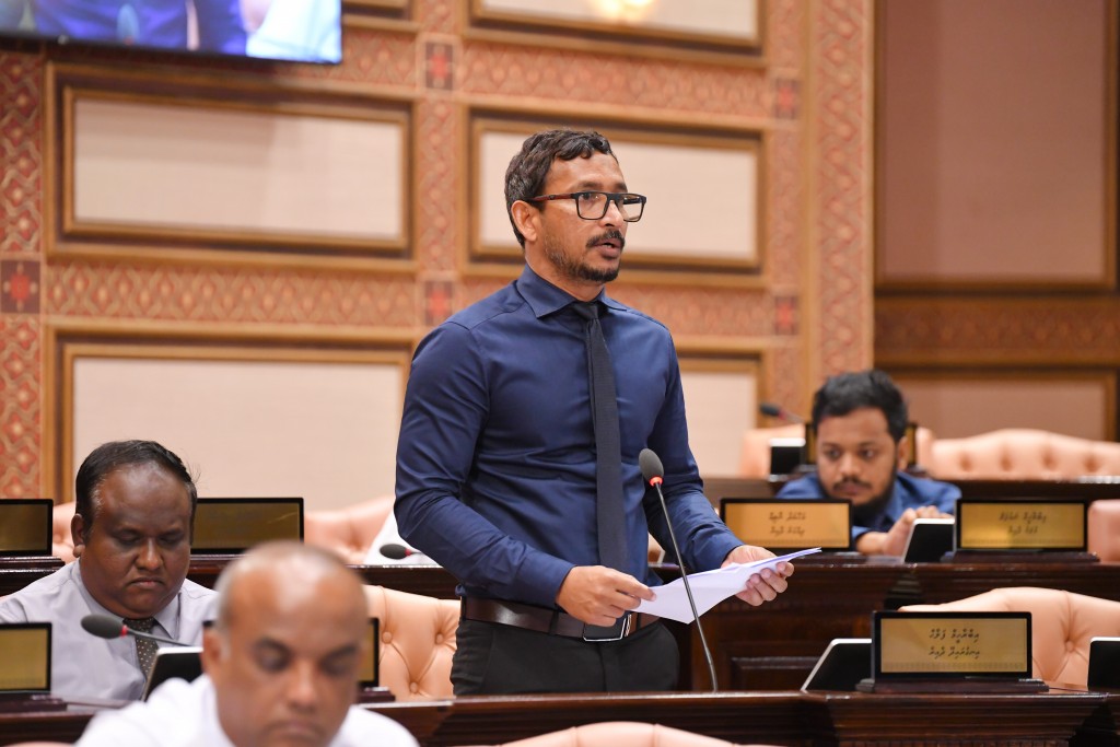 Majlis ge dhauru kurukoh 2 inthihaabu ekkoh baavvan bahus fashaifi