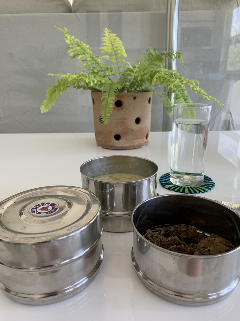 Ingerysi safeerah Dhivehi avahtteriyaku fonuvee thashibariyeh, libunee safeeruge loaibbaai ihuthiraam