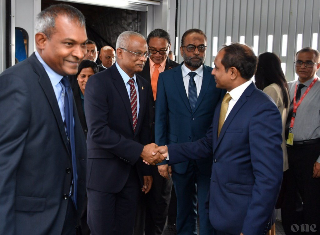 The President and First Lady arrive at Mauritius on state visit
