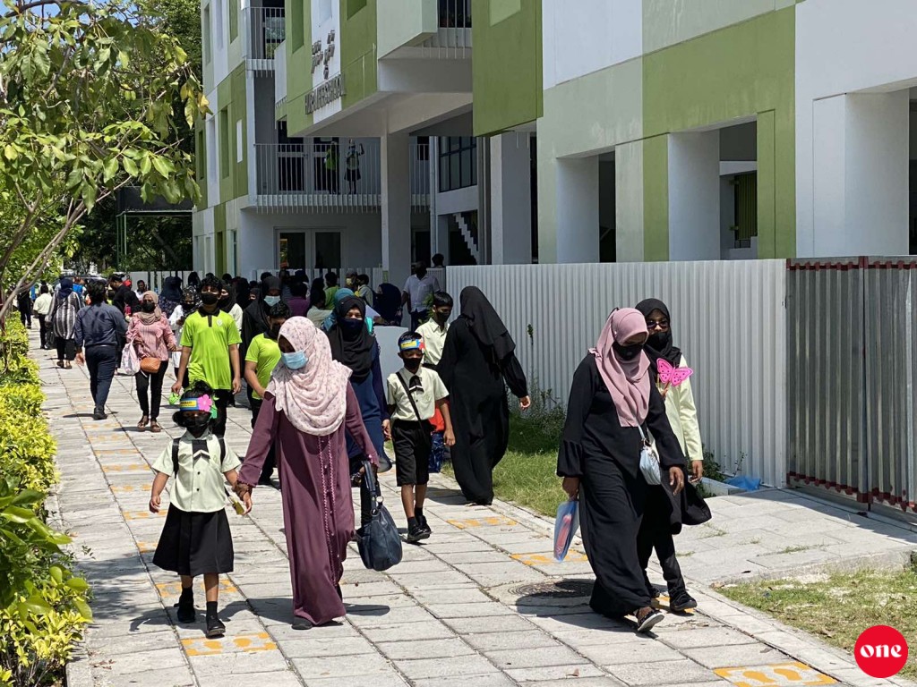 Haiy folhuvai: Class teacher aa eku photo nagaane kameh nei, eii kada meeheh!