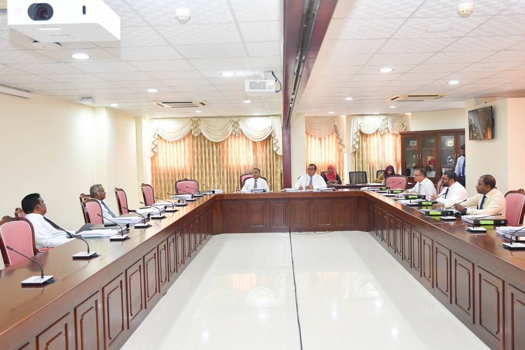 Beyru dhemeehakah Immigration muvazzafaku furahsaarakoh, fonuvaali mahsala eh 241 committee ah