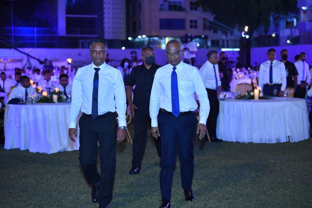 Riyaasee inthihaabugai thaaeedhu kuraanee Raees Solih ah: Azim