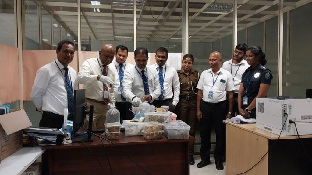 Vagah etherekuran ulhunu janavaaru thakeh Lanka airport in athulaigenfi