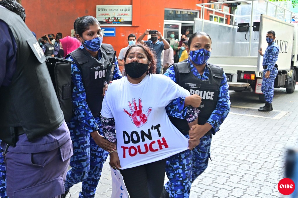Idhikolhun Gender Ministry kairee kuri muzaaharaa in 5 meehaku hayyaru kohfi