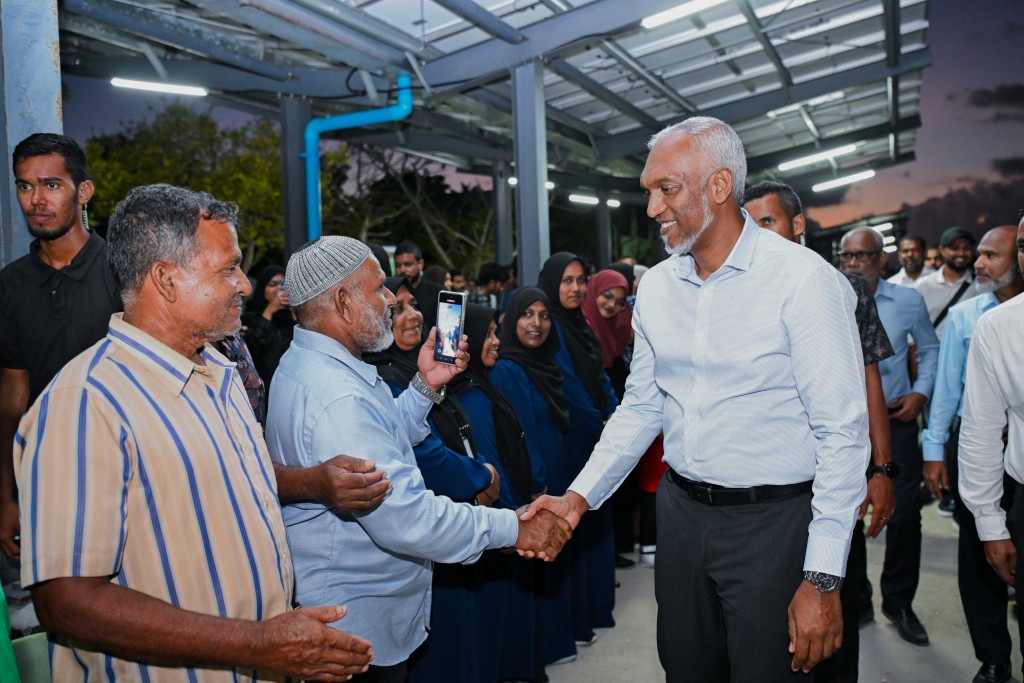 Kureege sarukaarah hushahelhi ethah mashroou eh budget inn vanee unikoffai: Raees