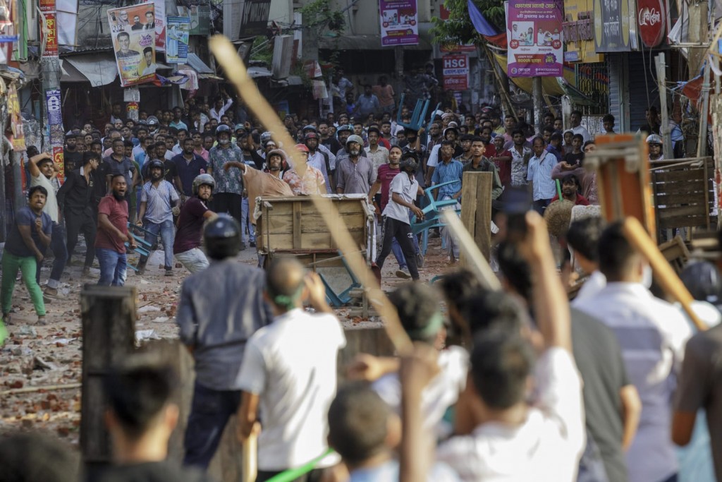 Bangladesh ge sarukaaru vazeefaa thakuge quota Supreme Court in uvaalaifi