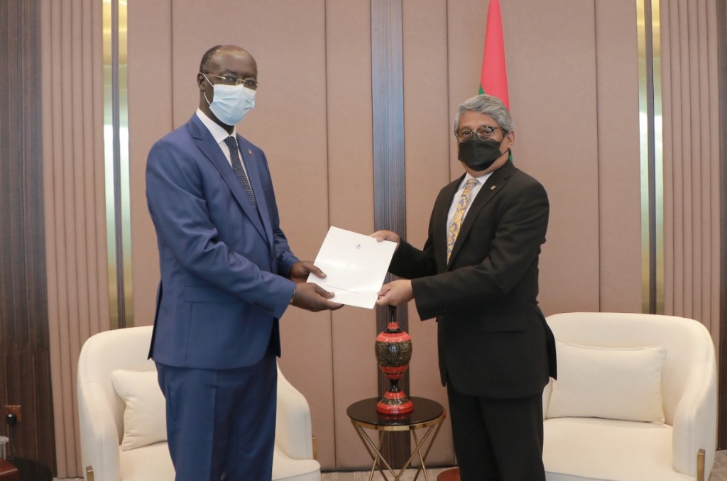 Raajjein Burundi ah furathama faharah Honarary Consul eh ayyan koffi
