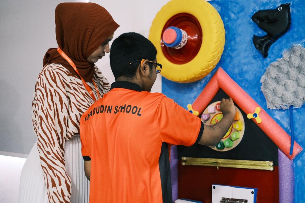 BML ge eheegai Imaaduddin School gai therapy room eh