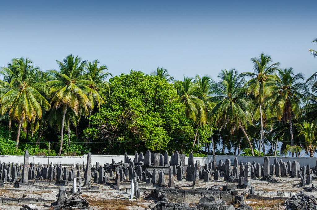 Dhiveheenge dharikolhuthakaai mathikolhuthah - 11