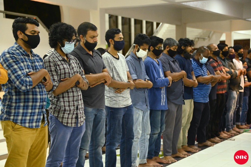 Jamaa'athugai namaadhu nukurevey muhdhathu ithuru kohfi
