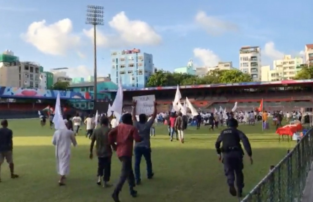 Yogaa hamanujehun:  Dhifaaun edhunee hamahamakan gaaim kureveyne gothah dhauvaathah ufulumah
