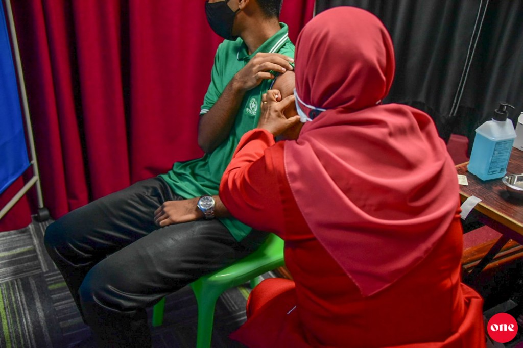 12 aharaai 17 aharaa dhemedhu ge kudhinnah booster dose jahanee