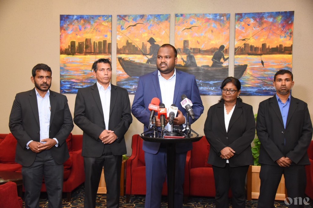 Minister Ali Waheed, Mayors and Kulhudhuffushi Council President depart to India
