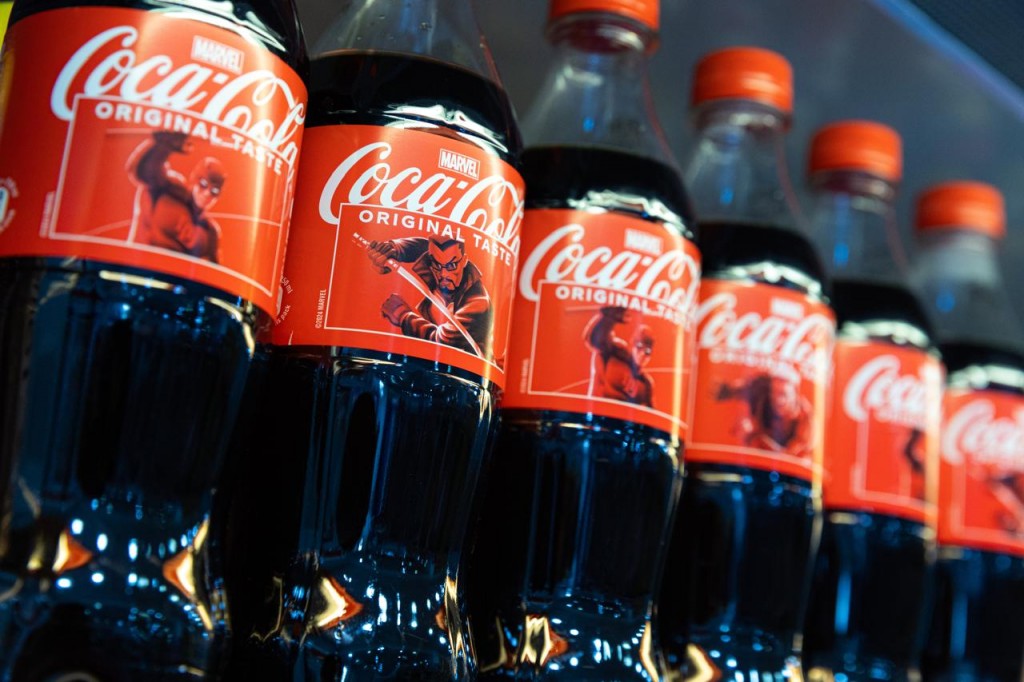 Coca-Cola aai Marvels gulhigen raajjeygai foarigadha campaign eh fashaifi