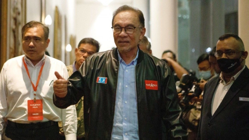 Malaysia elects first ever hung parliament