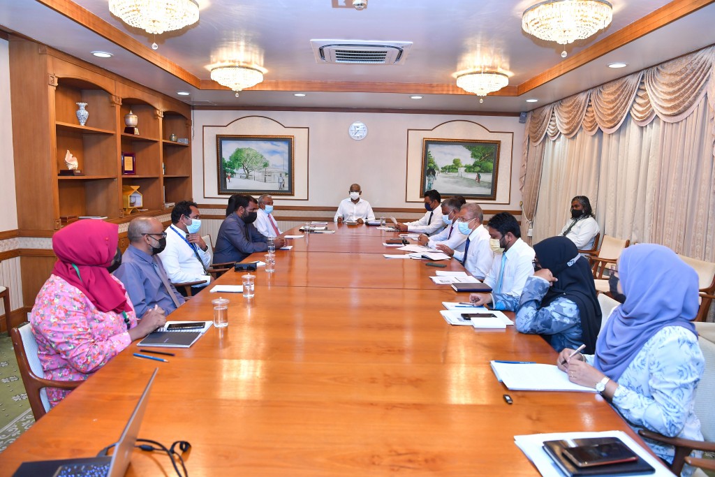 Teacherun ge massala thakuge dhiraasaagai faahagavi kankamaa gulhey gothun Raees aa mashvaraa koffi