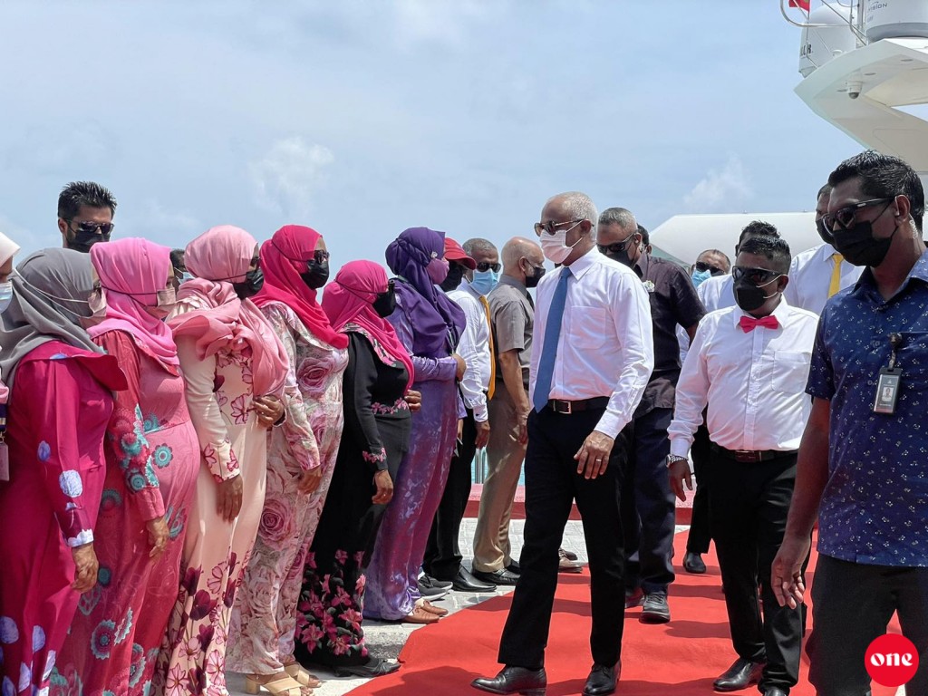 Naifarun Raees ah raiy dhoolaige hoonu maruhabaa eh