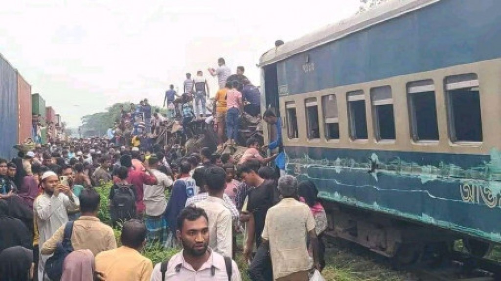 Rail accident vi iru, 2 pilot in thibee cricket balan
