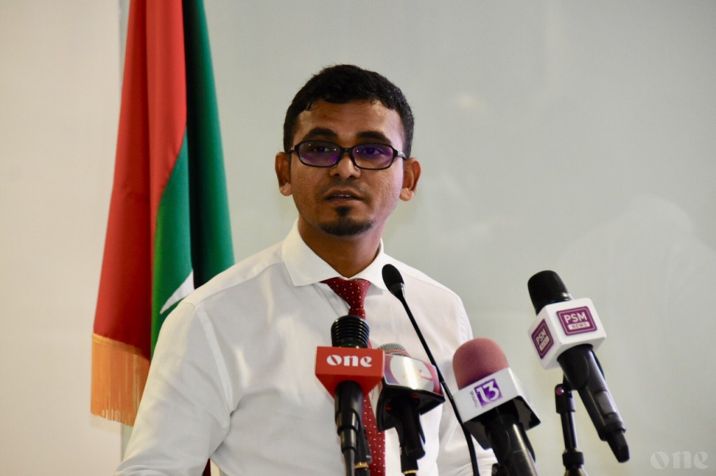 Governor ge magaamah ayyankuran fonuvvi Munavvarugenan dhiraasaakuran committee ah