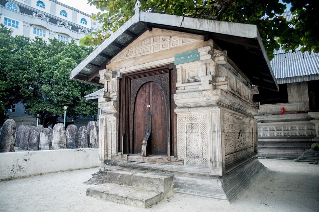 Dhiveheenge dharikolhuthakaai mathikolhuthah -5