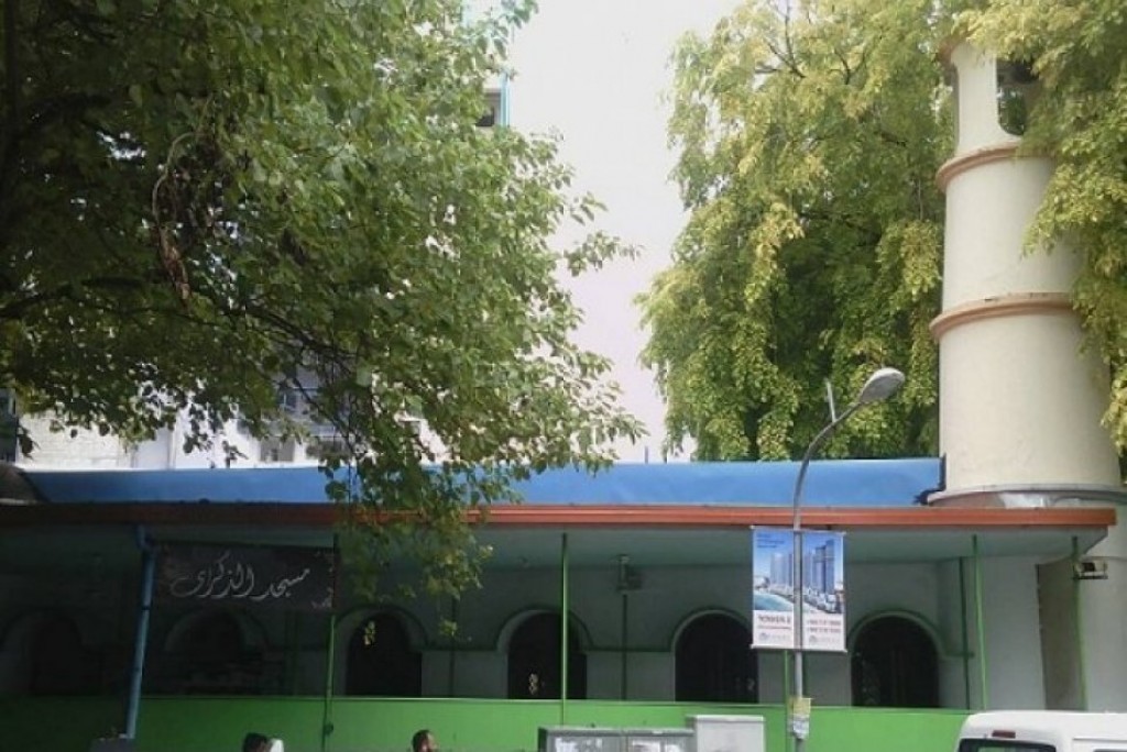SJ ah Zikuraa miskiy award kohffaivanee maaliyyathu gavaaidhaa ehggothah: Vakeelun