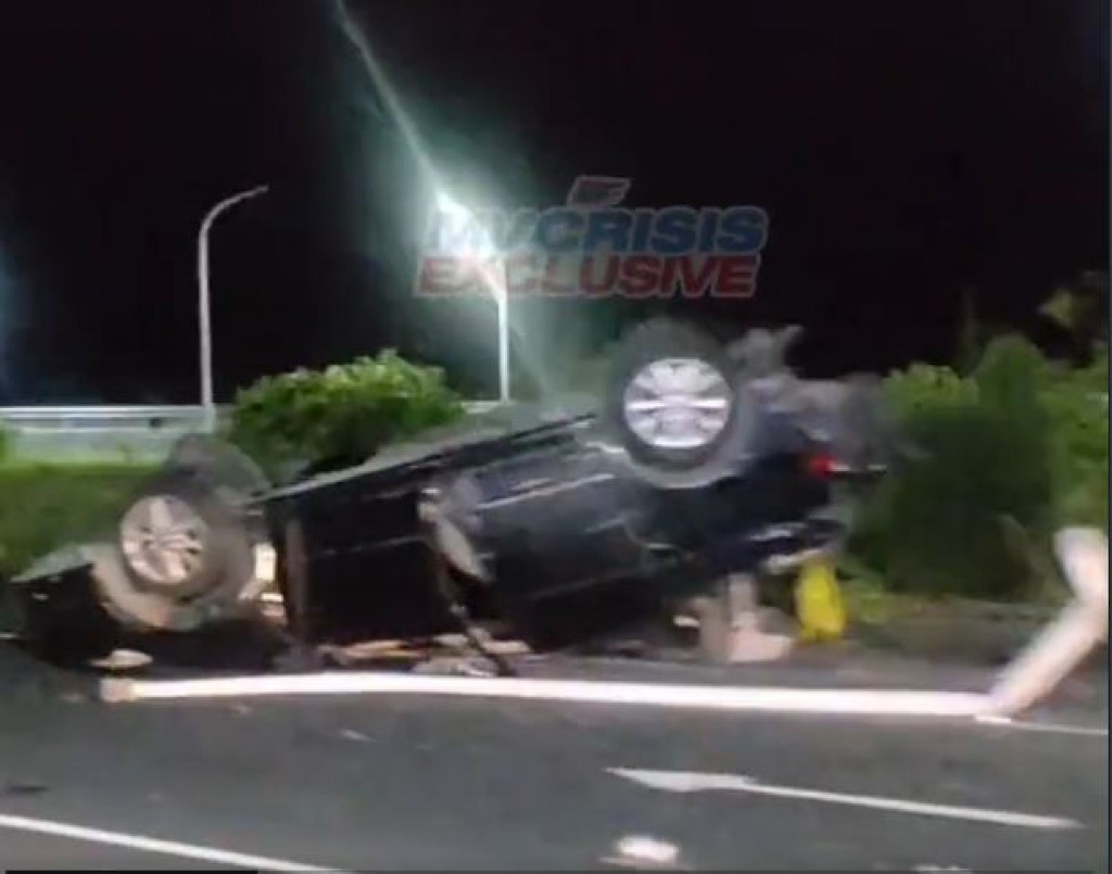 Highway gai baaru speedugai dhuvvi police car eh furolhaalai nurakkaatheri accident eh