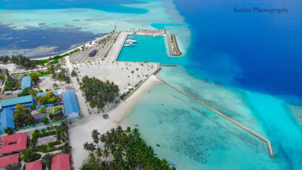 Magoodhoo aai Raa. Atoll ge dhekunu biy himeneyhen 6 rasheh gai Airport hadhan iulaan kohfi