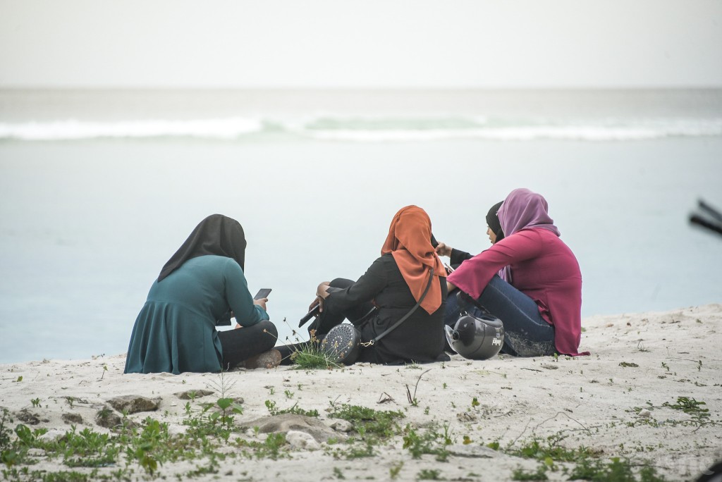 Anhenun hithaanu kurun gaanoonee kushakah hadhanee