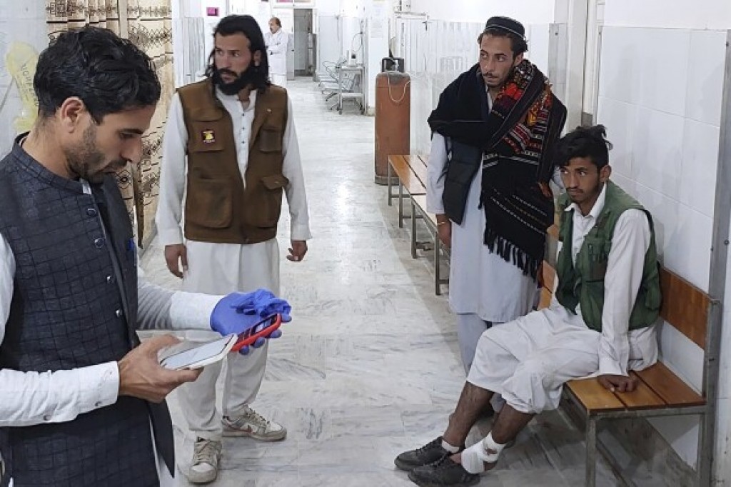 Pakistan ge dhin hamalaaeh gai 38 meehun maruvejje
