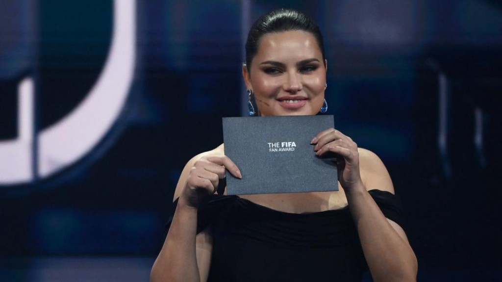 Supermodel Adriana Lima ah ambassador kan dhinumun FIFA ah faadu kiyun!