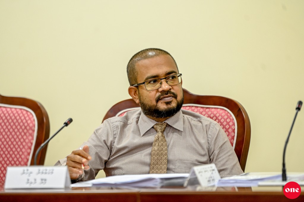Raees ah kuda vaguthu kolhe dhevaa! Addu rayyithun beynunvaa hurihaa kamei kureveynei: Nihad