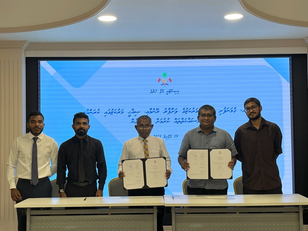 Dhe rasheige sihee marukazu tharagee kurumuge massakai bayakaa havaalu koffi