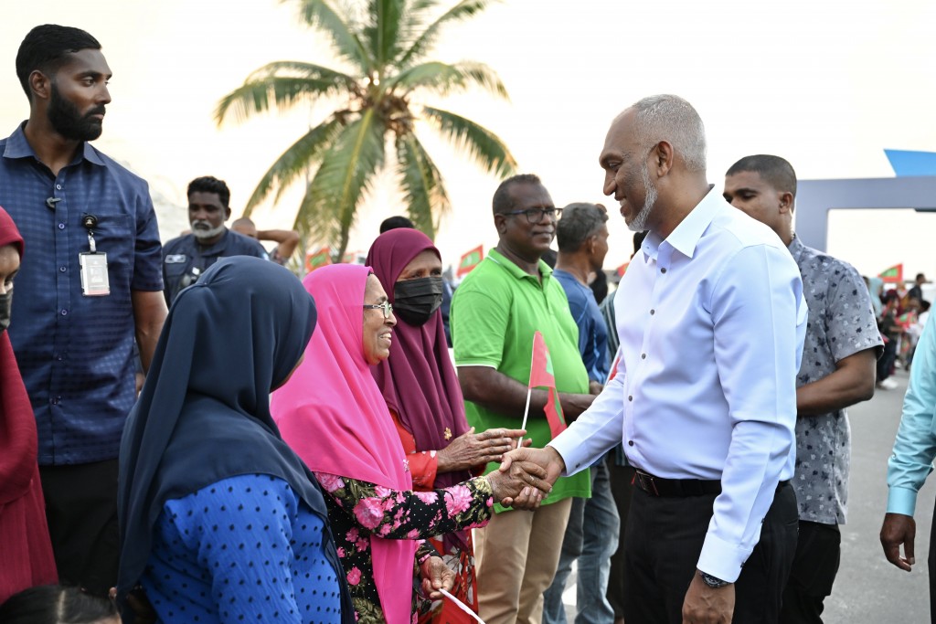 Ungoofaarugai 500 housing unit hadhaidheynan: Raees