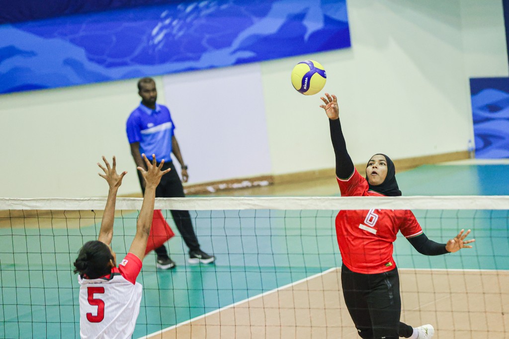 Furathama match gai raajjeyge anhen team in Lanka athun balivee seedhaa 3 set in