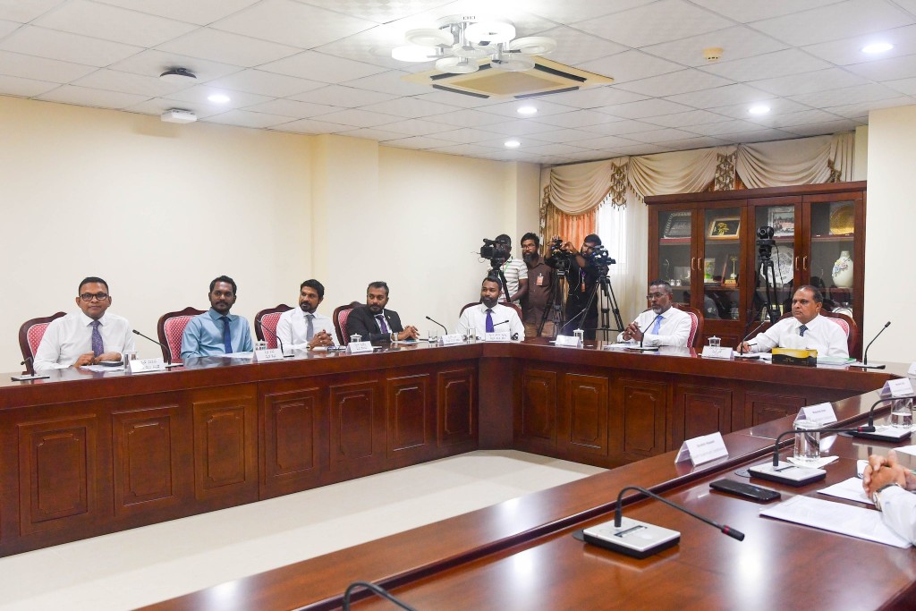 Majilis memberunge adhadhu madhukuran ithuru party thakun thaaeedhu koffi