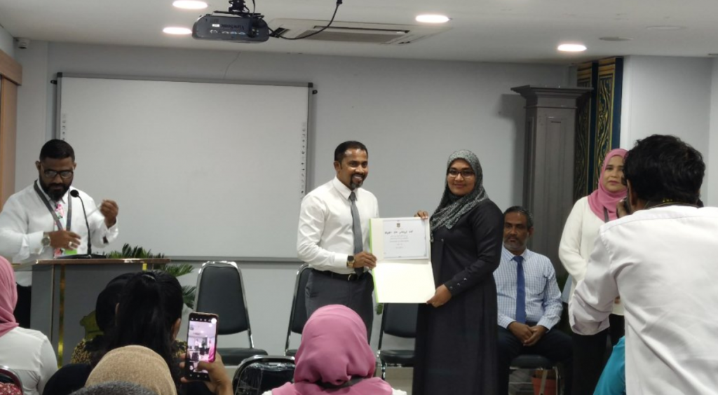 Avid College ge ''Office Dhivehi