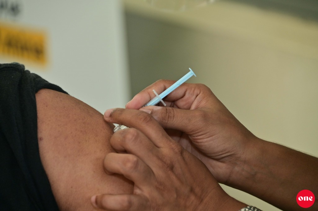 Haassa haalaiythakugai furaa meehunnah vaccine ge dhevana doze dhenee: HEOC