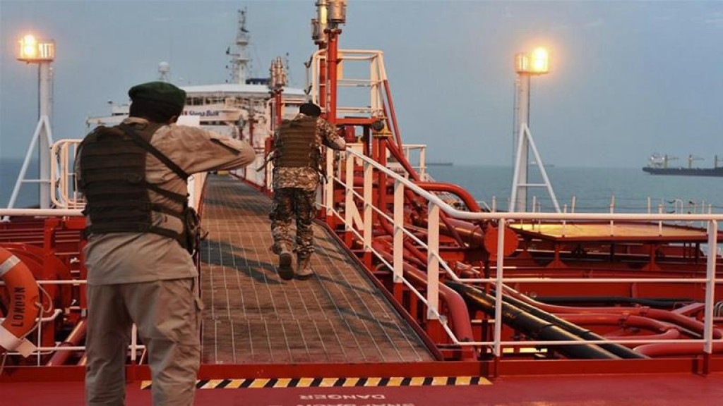 Masverin maraalumuge badhalu hifumuge gothun Iran in UAE ge boat eh hifahahttaifi