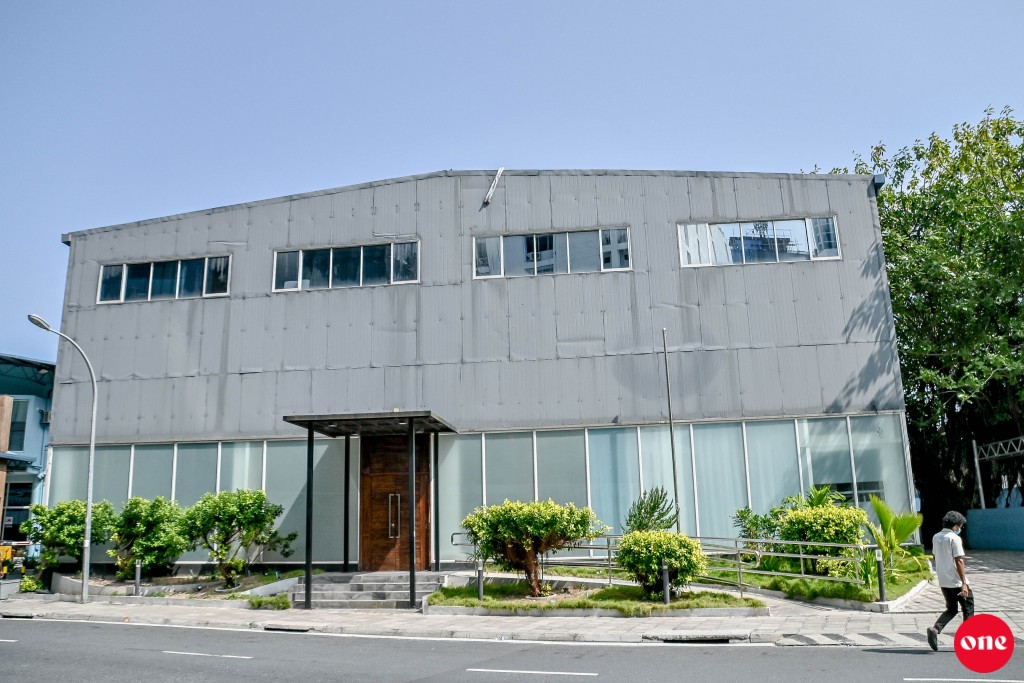 Arabiyyaa School vaguthee gothun foreign ministry hingi imaaraathah badhalukuran Raees ninmavaifi