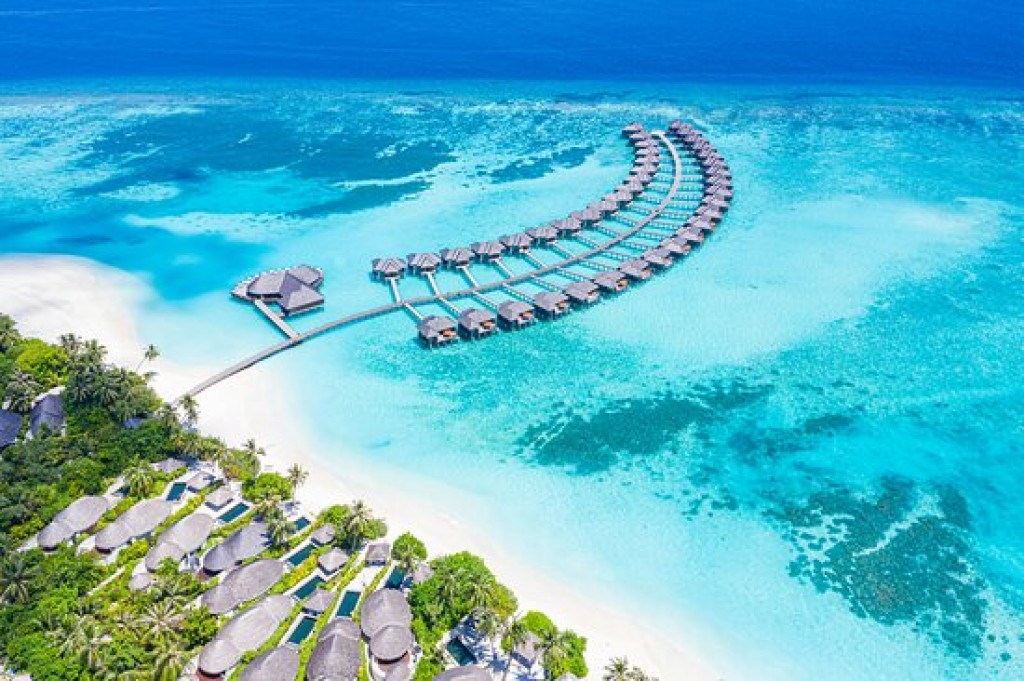 Resort kuli nudhahkaigen araafaivaa joorimanaa kudakoh dhinumun 4 billion rufiyaa ma'aafu vejje