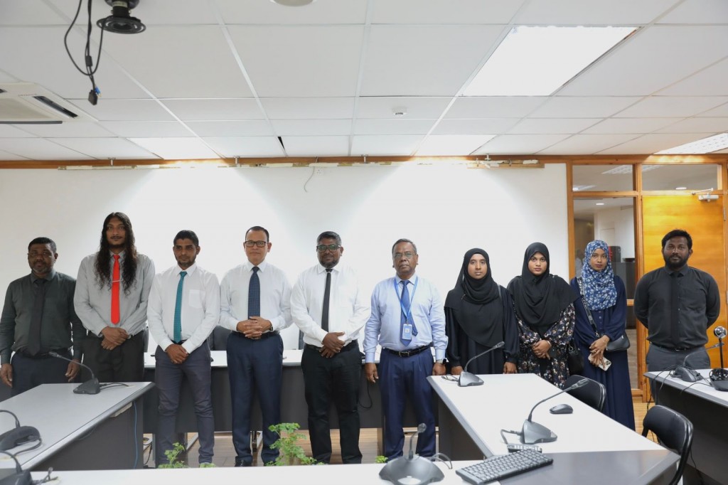 Hirimaradhoo meehun beynun vanee rah dhookoh Thulusdhoogai vazanverivaan!