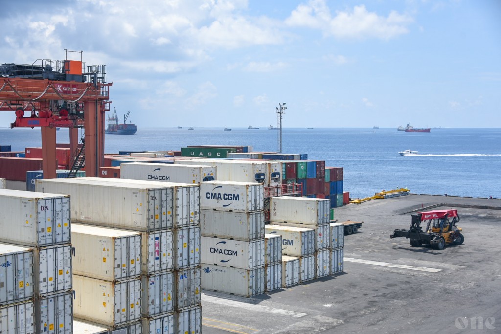 Beyrun anna boat thakah maadhama in feshigen 24 gadi iru port area hulhuvaalaifi