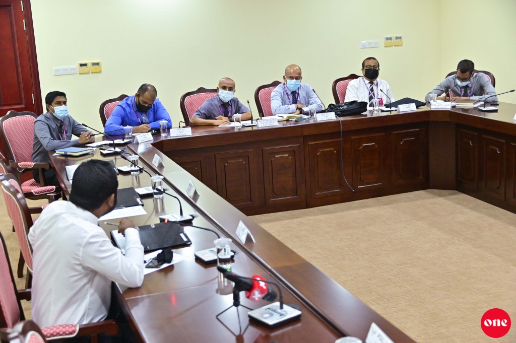 #OnePhoto : Minivan muassasaathakuge committee inn Election Commission aa bahddhalu kurun