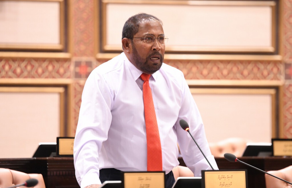 Majilis member in ge adhadhu dhah kuran alhugandu hushahelhi, kuree sarukaarun e bill beyrukollee: Qasim